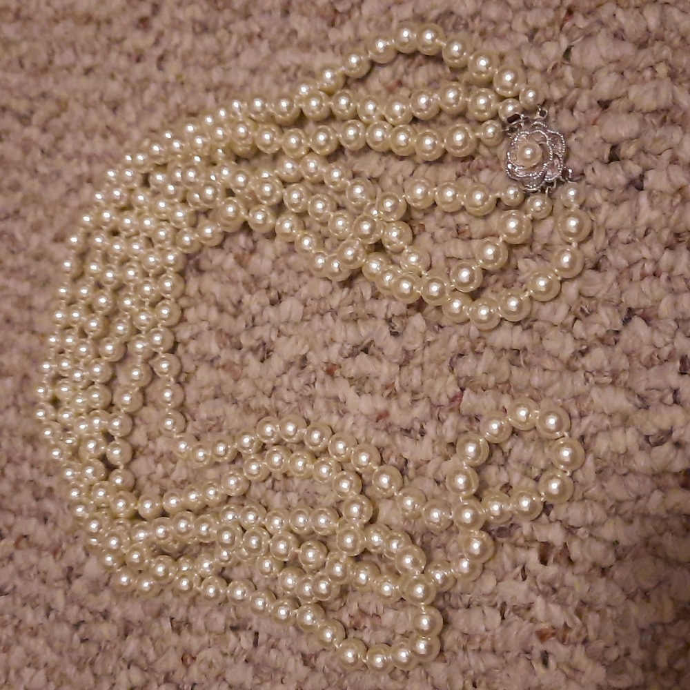 Camrose & Kross 3 string "pearl" necklace